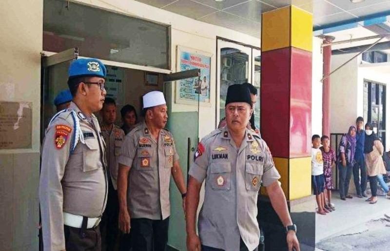 kapolda sulteng lukman wahyu harianto usai menjenguk polisi yang tertembak