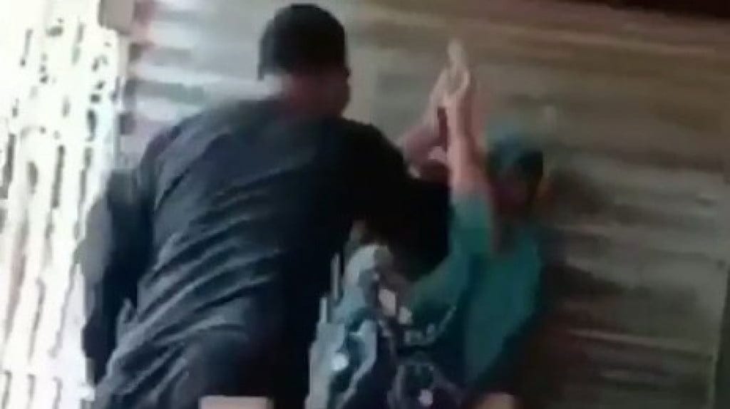 sadis viral oknum polisi aniaya emak emak di pinrang 61dCQ4w0R0