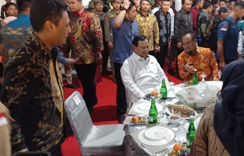 Menteri Pertahanan Prabowo Subianto Bersama Gubernur Sulsel Andi Sudirman Sulaiman dan Ketua DPD Gerindra Sulsel Andi Iwan Darmawan Aras