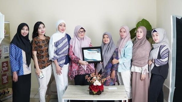 13 36 49 sekretariat dprd makassar menerima penghargaan dari bps makassar 169.jpeg