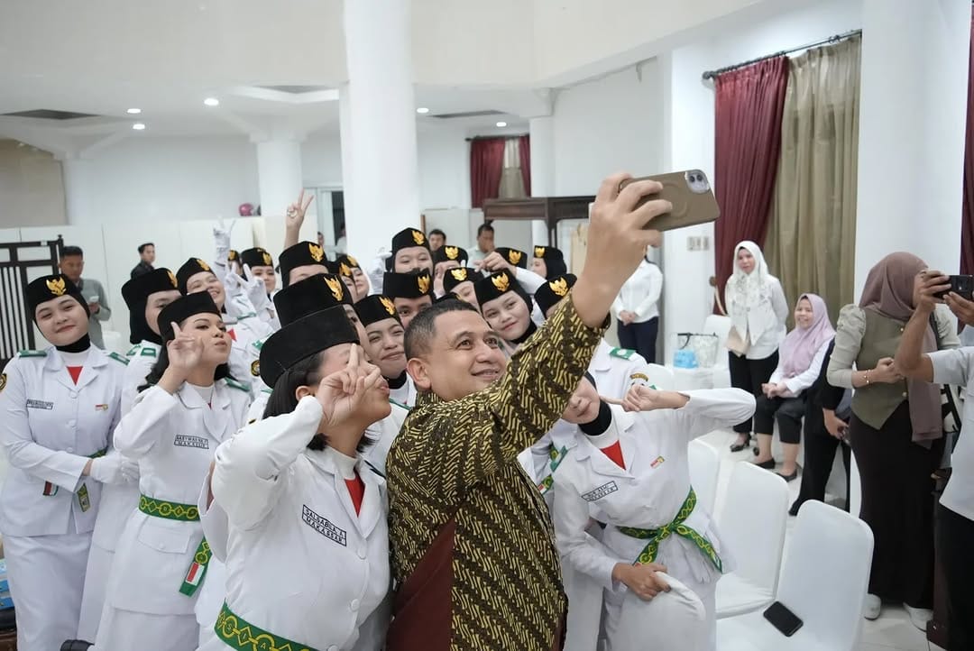 1890743258
