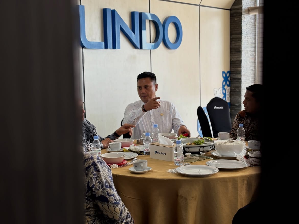 Kemarin saya mendampingi Wakil Ketua Komisi V DPR RI Bapak H Andi Iwan Darmawan Aras dalam memim