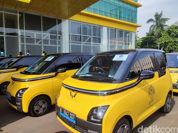 ketum golkar airlangga hartarto membagikan mobil listrik untuk kantor dpp nahda rudetikcom